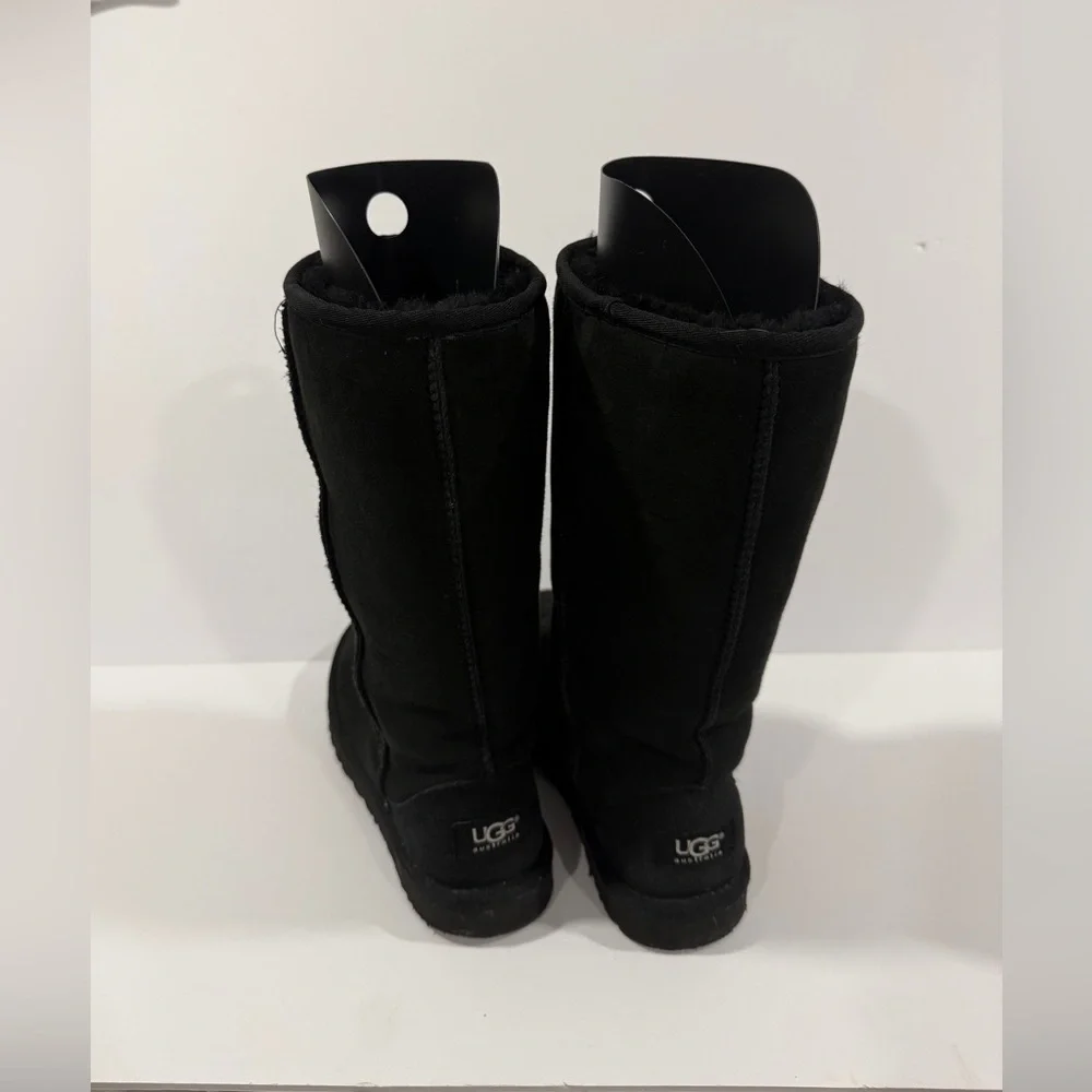 UGG Classic II Tall Boots Big Girl Size 4 Black Fits Women’s 6 Suede Sheepskin
